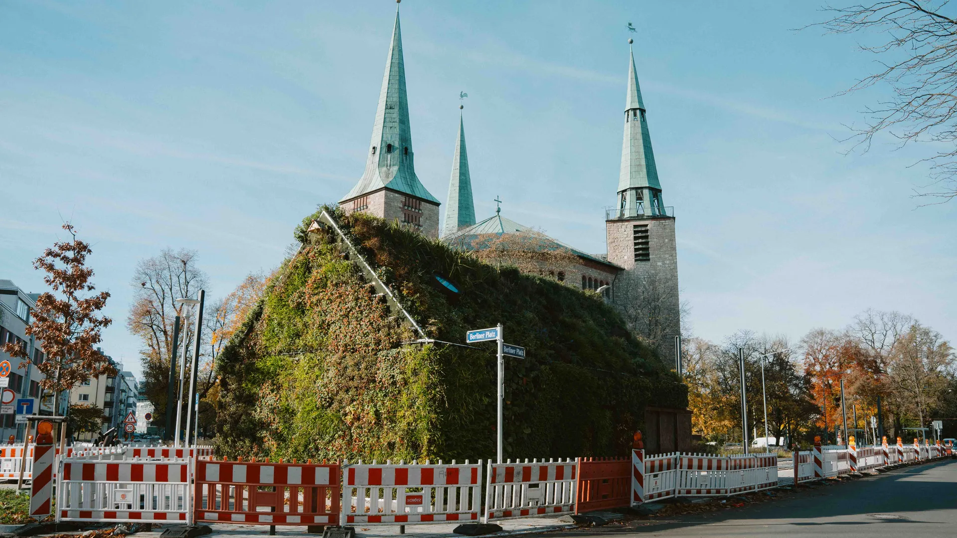 Neues Endhaltestellengebäude am Stadtpark